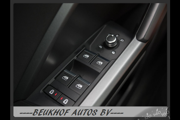 Audi Q3 35 TFSI S-Line Sport Trekhaak Carplay Leer Xenon Pdc