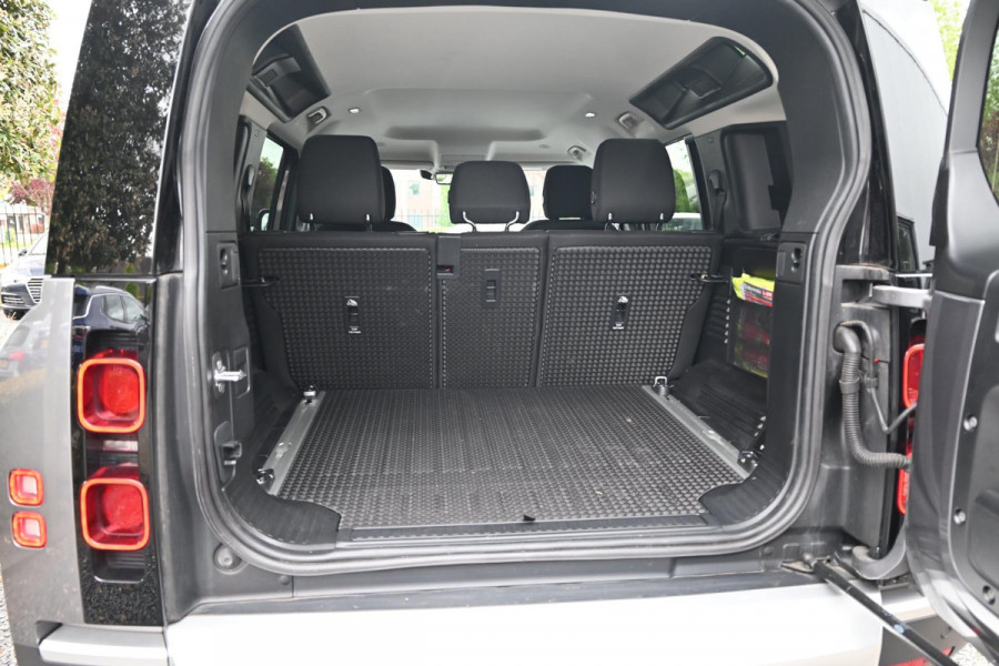 Land Rover Defender 110 2.0 D240 110 240 PK INCL BTW Luchtvering 360 Camera Meridian LED 18''