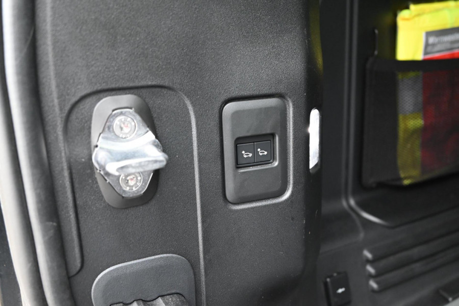 Land Rover Defender 110 2.0 D240 110 240 PK INCL BTW Luchtvering 360 Camera Meridian LED 18''