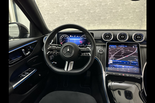 Mercedes-Benz C-Klasse 300 4MATIC AMG-Line | 360 Camera | Panorama | ACC | 19'' | Digital-LED | Night-Pakket | Memory | Trekhaak | Sfeerverlichting | Rij-Assistent Plus | Parfumering | Autom. Parkeren | Carplay | Draadloos Laden |