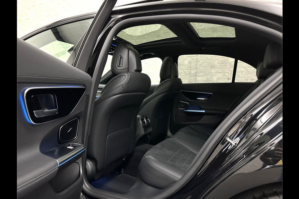 Mercedes-Benz C-Klasse 300 4MATIC AMG-Line | 360 Camera | Panorama | ACC | 19'' | Digital-LED | Night-Pakket | Memory | Trekhaak | Sfeerverlichting | Rij-Assistent Plus | Parfumering | Autom. Parkeren | Carplay | Draadloos Laden |
