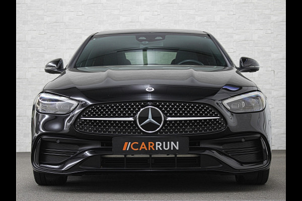 Mercedes-Benz C-Klasse 300 4MATIC AMG-Line | 360 Camera | Panorama | ACC | 19'' | Digital-LED | Night-Pakket | Memory | Trekhaak | Sfeerverlichting | Rij-Assistent Plus | Parfumering | Autom. Parkeren | Carplay | Draadloos Laden |