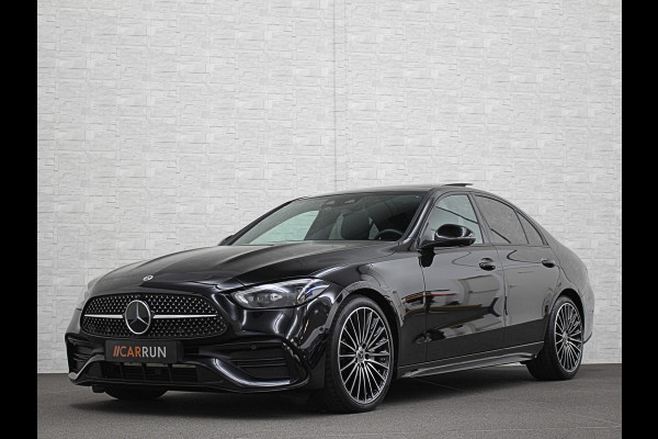 Mercedes-Benz C-Klasse 300 4MATIC AMG-Line | 360 Camera | Panorama | ACC | 19'' | Digital-LED | Night-Pakket | Memory | Trekhaak | Sfeerverlichting | Rij-Assistent Plus | Parfumering | Autom. Parkeren | Carplay | Draadloos Laden |