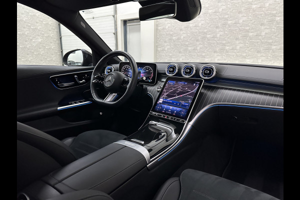 Mercedes-Benz C-Klasse 300 4MATIC AMG-Line | 360 Camera | Panorama | ACC | 19'' | Digital-LED | Night-Pakket | Memory | Trekhaak | Sfeerverlichting | Rij-Assistent Plus | Parfumering | Autom. Parkeren | Carplay | Draadloos Laden |