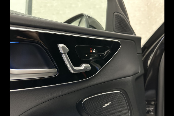 Mercedes-Benz C-Klasse 300 4MATIC AMG-Line | 360 Camera | Panorama | ACC | 19'' | Digital-LED | Night-Pakket | Memory | Trekhaak | Sfeerverlichting | Rij-Assistent Plus | Parfumering | Autom. Parkeren | Carplay | Draadloos Laden |