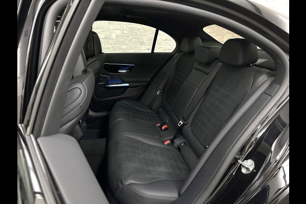 Mercedes-Benz C-Klasse 300 4MATIC AMG-Line | 360 Camera | Panorama | ACC | 19'' | Digital-LED | Night-Pakket | Memory | Trekhaak | Sfeerverlichting | Rij-Assistent Plus | Parfumering | Autom. Parkeren | Carplay | Draadloos Laden |