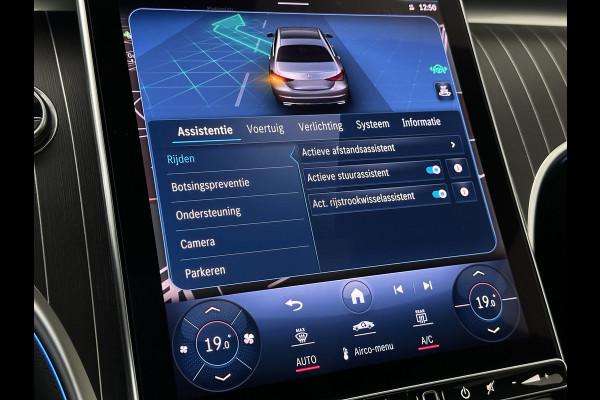 Mercedes-Benz C-Klasse 300 4MATIC AMG-Line | 360 Camera | Panorama | ACC | 19'' | Digital-LED | Night-Pakket | Memory | Trekhaak | Sfeerverlichting | Rij-Assistent Plus | Parfumering | Autom. Parkeren | Carplay | Draadloos Laden |