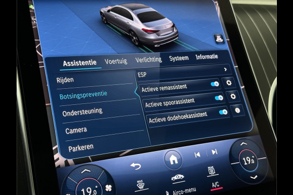 Mercedes-Benz C-Klasse 300 4MATIC AMG-Line | 360 Camera | Panorama | ACC | 19'' | Digital-LED | Night-Pakket | Memory | Trekhaak | Sfeerverlichting | Rij-Assistent Plus | Parfumering | Autom. Parkeren | Carplay | Draadloos Laden |
