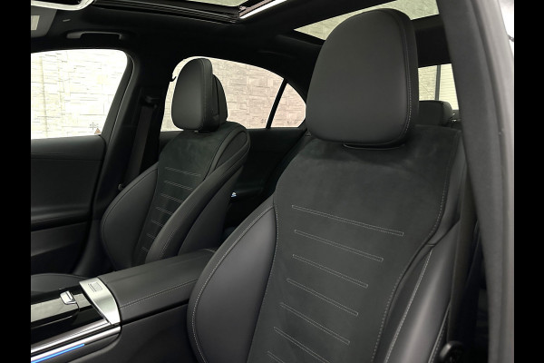 Mercedes-Benz C-Klasse 300 4MATIC AMG-Line | 360 Camera | Panorama | ACC | 19'' | Digital-LED | Night-Pakket | Memory | Trekhaak | Sfeerverlichting | Rij-Assistent Plus | Parfumering | Autom. Parkeren | Carplay | Draadloos Laden |