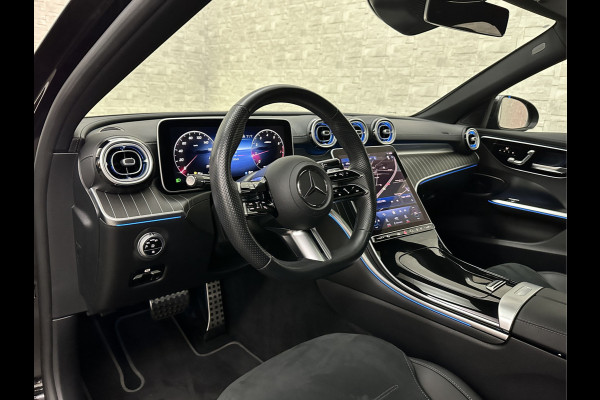 Mercedes-Benz C-Klasse 300 4MATIC AMG-Line | 360 Camera | Panorama | ACC | 19'' | Digital-LED | Night-Pakket | Memory | Trekhaak | Sfeerverlichting | Rij-Assistent Plus | Parfumering | Autom. Parkeren | Carplay | Draadloos Laden |