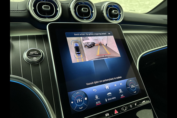 Mercedes-Benz C-Klasse 300 4MATIC AMG-Line | 360 Camera | Panorama | ACC | 19'' | Digital-LED | Night-Pakket | Memory | Trekhaak | Sfeerverlichting | Rij-Assistent Plus | Parfumering | Autom. Parkeren | Carplay | Draadloos Laden |