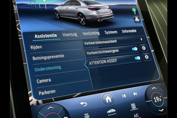 Mercedes-Benz C-Klasse 300 4MATIC AMG-Line | 360 Camera | Panorama | ACC | 19'' | Digital-LED | Night-Pakket | Memory | Trekhaak | Sfeerverlichting | Rij-Assistent Plus | Parfumering | Autom. Parkeren | Carplay | Draadloos Laden |