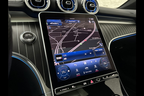 Mercedes-Benz C-Klasse 300 4MATIC AMG-Line | 360 Camera | Panorama | ACC | 19'' | Digital-LED | Night-Pakket | Memory | Trekhaak | Sfeerverlichting | Rij-Assistent Plus | Parfumering | Autom. Parkeren | Carplay | Draadloos Laden |