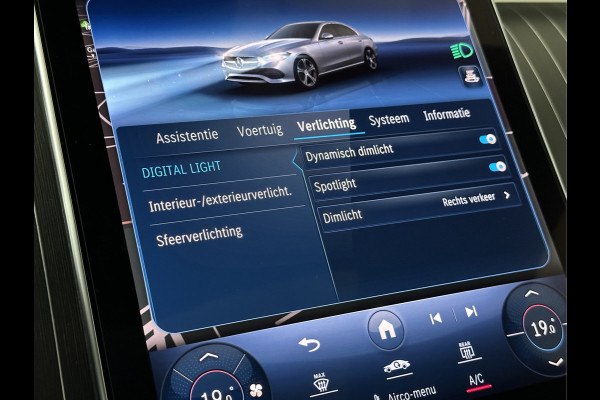Mercedes-Benz C-Klasse 300 4MATIC AMG-Line | 360 Camera | Panorama | ACC | 19'' | Digital-LED | Night-Pakket | Memory | Trekhaak | Sfeerverlichting | Rij-Assistent Plus | Parfumering | Autom. Parkeren | Carplay | Draadloos Laden |