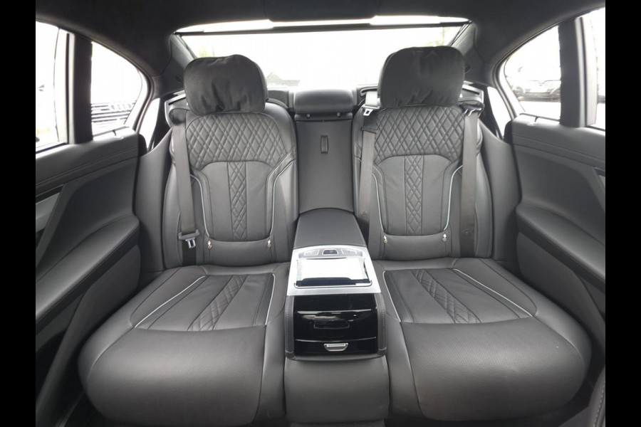 BMW 7 Serie M760Li xDrive High Executive | Massage | TV | Koelbox | HuD | BMW Drive Assisted | 360 cam | Stoelkoeling | Bowers |