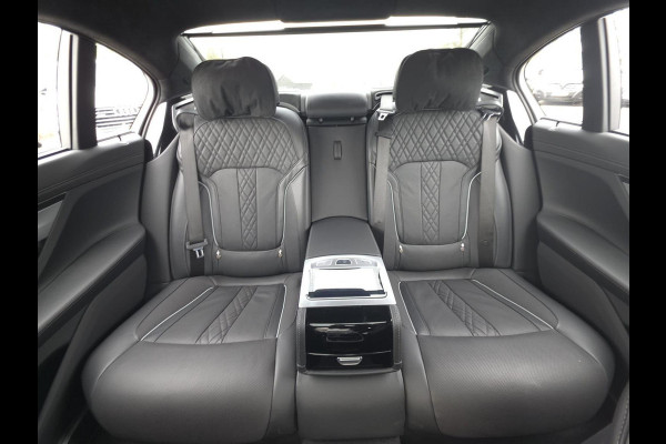 BMW 7 Serie M760Li xDrive High Executive | Massage | TV | Koelbox | HuD | BMW Drive Assisted | 360 cam | Stoelkoeling | Bowers |