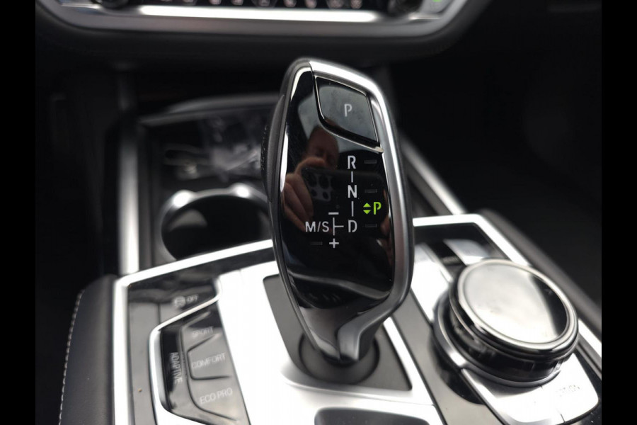 BMW 7 Serie M760Li xDrive High Executive | Massage | TV | Koelbox | HuD | BMW Drive Assisted | 360 cam | Stoelkoeling | Bowers |