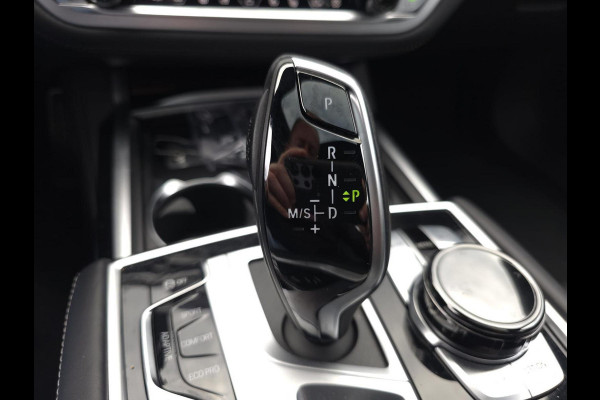 BMW 7 Serie M760Li xDrive High Executive | Massage | TV | Koelbox | HuD | BMW Drive Assisted | 360 cam | Stoelkoeling | Bowers |