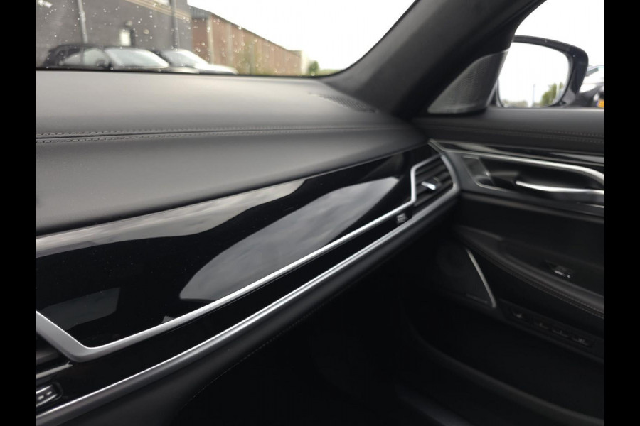 BMW 7 Serie M760Li xDrive High Executive | Massage | TV | Koelbox | HuD | BMW Drive Assisted | 360 cam | Stoelkoeling | Bowers |