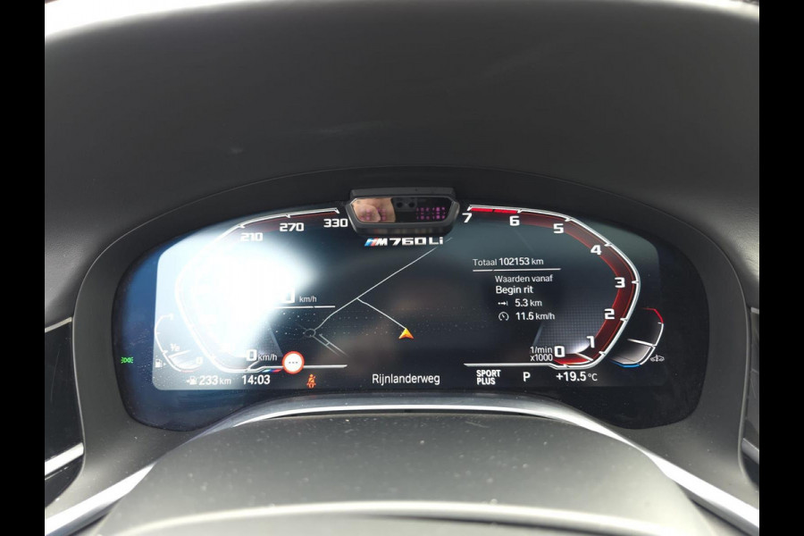 BMW 7 Serie M760Li xDrive High Executive | Massage | TV | Koelbox | HuD | BMW Drive Assisted | 360 cam | Stoelkoeling | Bowers |