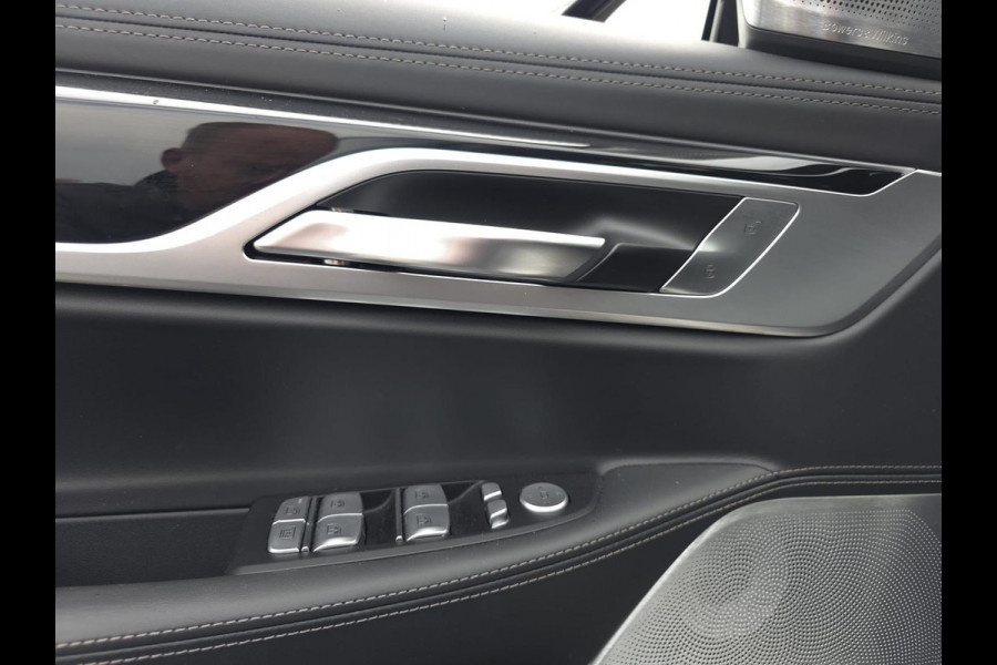BMW 7 Serie M760Li xDrive High Executive | Massage | TV | Koelbox | HuD | BMW Drive Assisted | 360 cam | Stoelkoeling | Bowers |