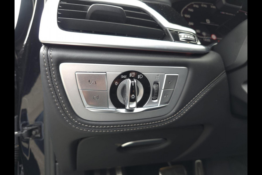 BMW 7 Serie M760Li xDrive High Executive | Massage | TV | Koelbox | HuD | BMW Drive Assisted | 360 cam | Stoelkoeling | Bowers |