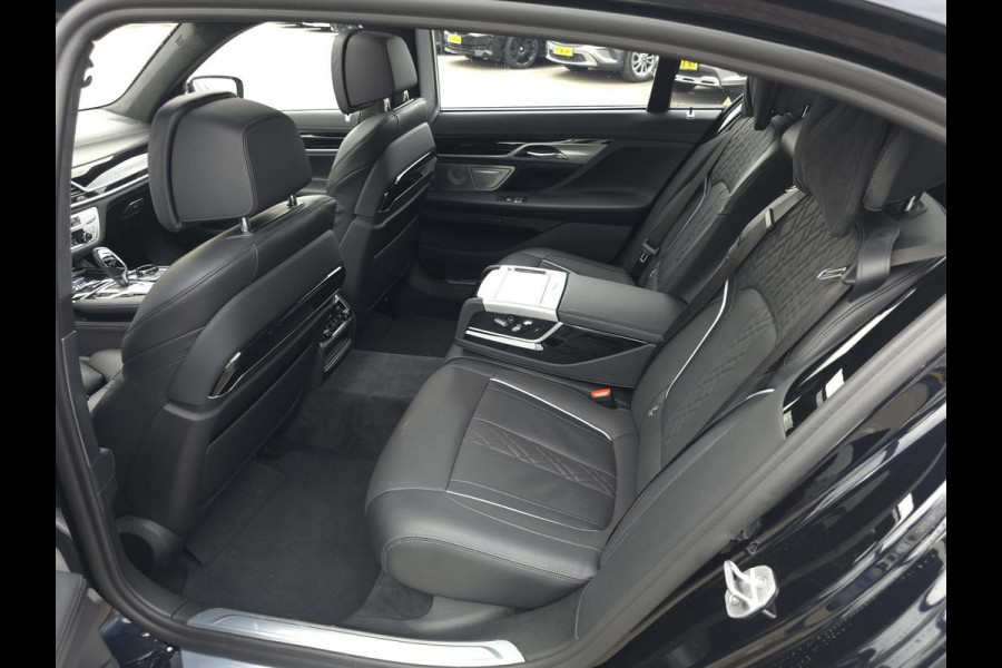 BMW 7 Serie M760Li xDrive High Executive | Massage | TV | Koelbox | HuD | BMW Drive Assisted | 360 cam | Stoelkoeling | Bowers |