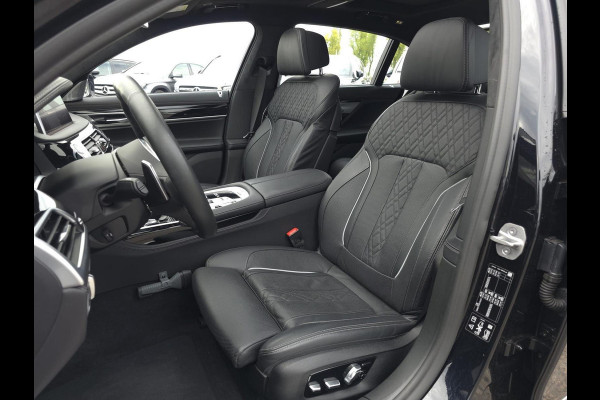 BMW 7 Serie M760Li xDrive High Executive | Massage | TV | Koelbox | HuD | BMW Drive Assisted | 360 cam | Stoelkoeling | Bowers |