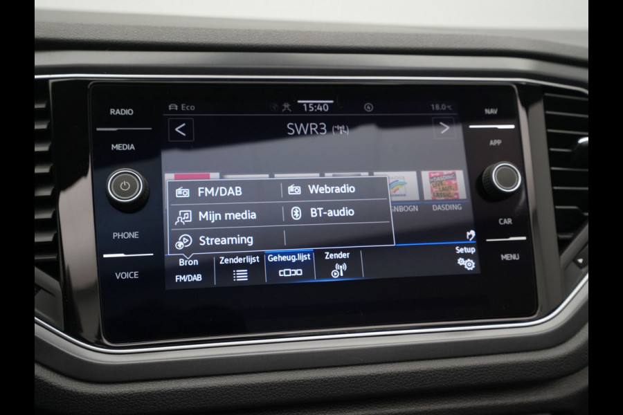 Volkswagen T-Roc Cabrio 1.5 TSI 150pk DSG R-Line 19"suzuka Camera Keyless Navigatie 8