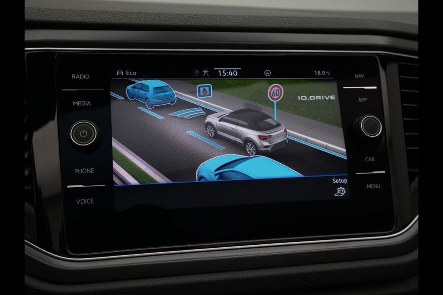 Volkswagen T-Roc Cabrio 1.5 TSI 150pk DSG R-Line 19"suzuka Camera Keyless Navigatie 8