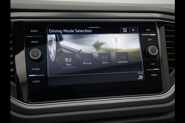 Volkswagen T-Roc Cabrio 1.5 TSI 150pk DSG R-Line 19"suzuka Camera Keyless Navigatie 8