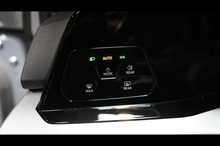Volkswagen Golf 1.0 eTSI AUTOMAAT-ACC-AMBIANCE-CLIMA-LED-NAVIGATIE-NAP-PDC