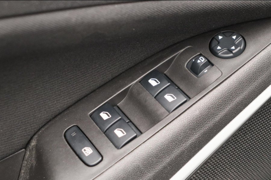 Opel Crossland X 1.2 Turbo Innovation Stoel&Stuur Verwarming Navigatie Trekhaak
