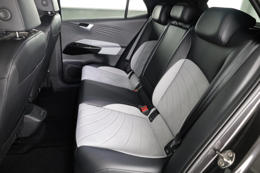 Volkswagen ID.3 Pro Edition 58 kWh 204 pk | Navigatie | Parkeersensoren (Park assist) | Achteruitrijcamera | Stoelverwarming |
