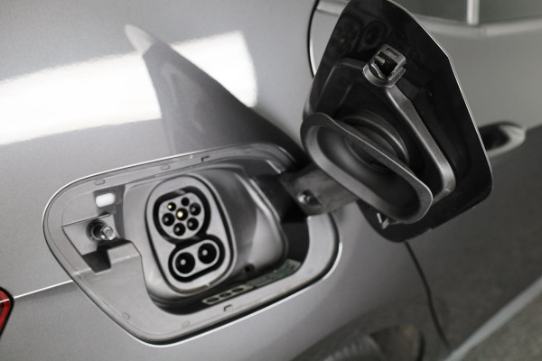 Volkswagen ID.3 Pro Edition 58 kWh 204 pk | Navigatie | Parkeersensoren (Park assist) | Achteruitrijcamera | Stoelverwarming |