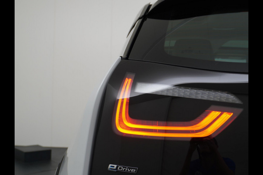 BMW i3 Basis iPerformance 94Ah 33 kWh PANO | CAMERA | RIJKLAARPRIJS INCL. 12 MND. BOVAGGARANTIE