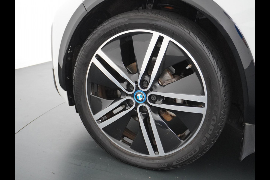 BMW i3 Basis iPerformance 94Ah 33 kWh PANO | CAMERA | RIJKLAARPRIJS INCL. 12 MND. BOVAGGARANTIE
