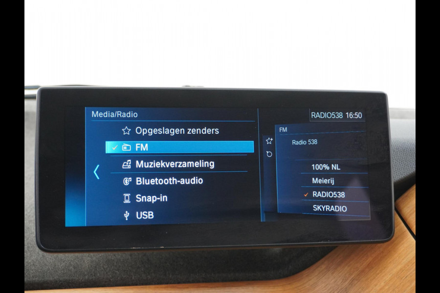 BMW i3 Basis iPerformance 94Ah 33 kWh PANO | CAMERA | RIJKLAARPRIJS INCL. 12 MND. BOVAGGARANTIE