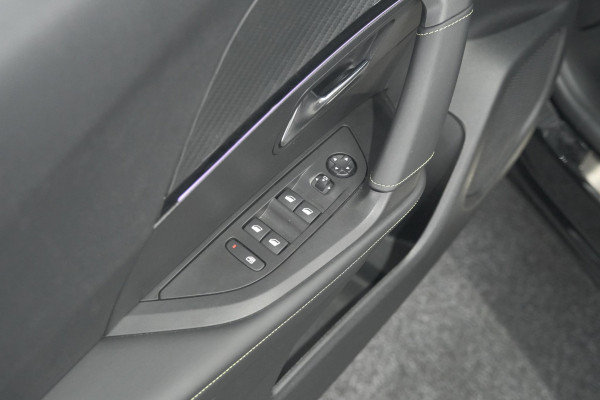 Peugeot 2008 PureTech 130 EAT8 GT | Camera | Apple Carplay | Parkeersensoren