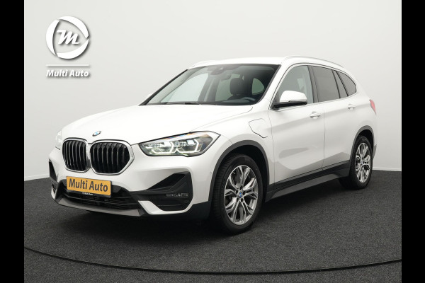BMW X1 xDrive25e Plug In Hybrid 220pk PHEV | Adaptive Cruise | Camera | M Sportstuur | Lederen Bekleding | Apple Carplay | Navi Pro | 18"L.M | Sfeerverlichting |