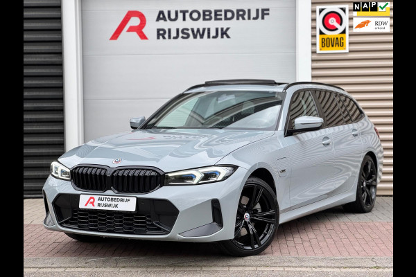 BMW 3 Serie Touring 330e xDrive Pano/Trekhaak/Camera
