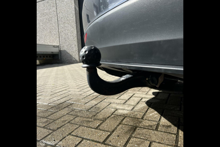 Tesla Model X 75D Grijs Trekhaak 7 Zitplaatsen