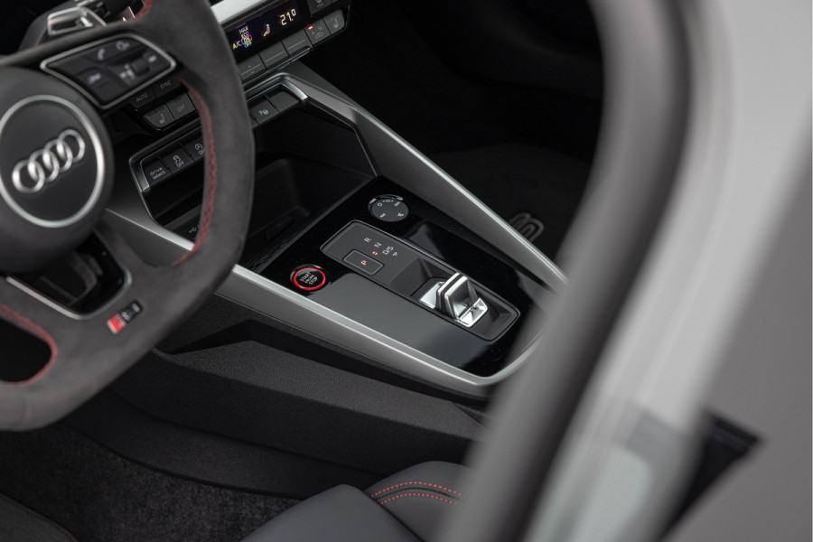 Audi RS3 Sportback 2.5 TFSI 400pk Quattro Pano B&O RS-Design 19'' ACC
