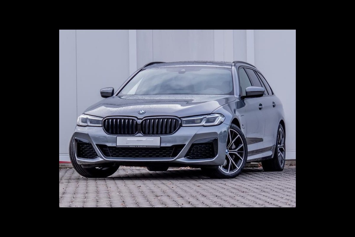 BMW 5 Serie Touring 530e xDrive M-SPORT ** LASER, LEDER, PANORAMA, TREKH, HuD, HiFi, 19-inch LMV ** € 38.700,= onder NP - Ex-BMW AG ** ** INFORMEER OOK NAAR ONZE AANTREKKELIJKE FINANCIAL-LEASE TARIEVEN ** BMW 5 Serie Touring 530e xDrive M-SPORT ** LASER, LEDER, PANORAMA, TREKH, HuD, HiFi, 19-inch LMV ** € 38.700,= onder NP - Ex-BMW AG ** ** INFORMEER OOK NAAR ONZE AANTREKKELIJKE FINANCIAL-LEASE TARIEVEN **