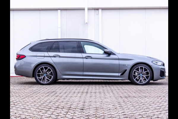 BMW 5 Serie Touring 530e xDrive M-SPORT ** LASER, LEDER, PANORAMA, TREKH, HuD, HiFi, 19-inch LMV ** € 38.700,= onder NP - Ex-BMW AG ** ** INFORMEER OOK NAAR ONZE AANTREKKELIJKE FINANCIAL-LEASE TARIEVEN **