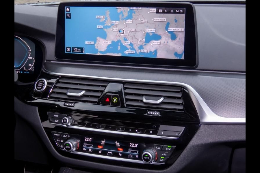 BMW 5 Serie Touring 530e xDrive M-SPORT ** LASER, LEDER, PANORAMA, TREKH, HuD, HiFi, 19-inch LMV ** € 38.700,= onder NP - Ex-BMW AG ** ** INFORMEER OOK NAAR ONZE AANTREKKELIJKE FINANCIAL-LEASE TARIEVEN **
