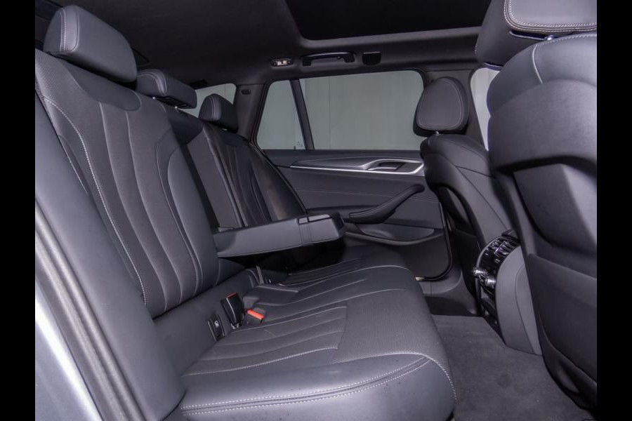 BMW 5 Serie Touring 530e xDrive M-SPORT ** LASER, LEDER, PANORAMA, TREKH, HuD, HiFi, 19-inch LMV ** € 38.700,= onder NP - Ex-BMW AG ** ** INFORMEER OOK NAAR ONZE AANTREKKELIJKE FINANCIAL-LEASE TARIEVEN **