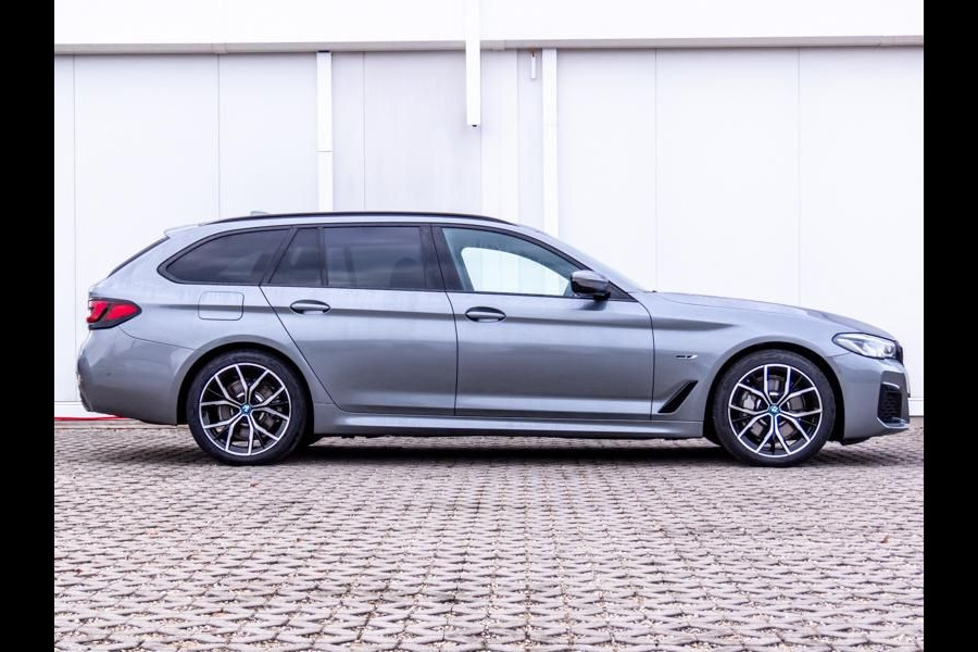 BMW 5 Serie Touring 530e xDrive M-SPORT ** LASER, LEDER, PANORAMA, TREKH, HuD, HiFi, 19-inch LMV ** € 38.700,= onder NP - Ex-BMW AG ** ** INFORMEER OOK NAAR ONZE AANTREKKELIJKE FINANCIAL-LEASE TARIEVEN **