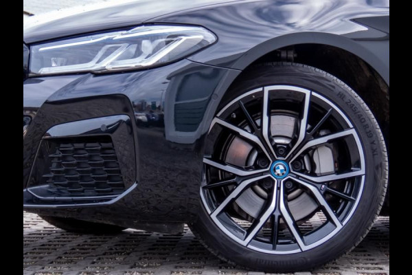 BMW 5 Serie Touring 530e xDrive M-SPORT ** LASER, LEDER, PANORAMA, TREKH, HuD, HiFi, 19-inch LMV ** € 38.700,= onder NP - Ex-BMW AG ** ** INFORMEER OOK NAAR ONZE AANTREKKELIJKE FINANCIAL-LEASE TARIEVEN **