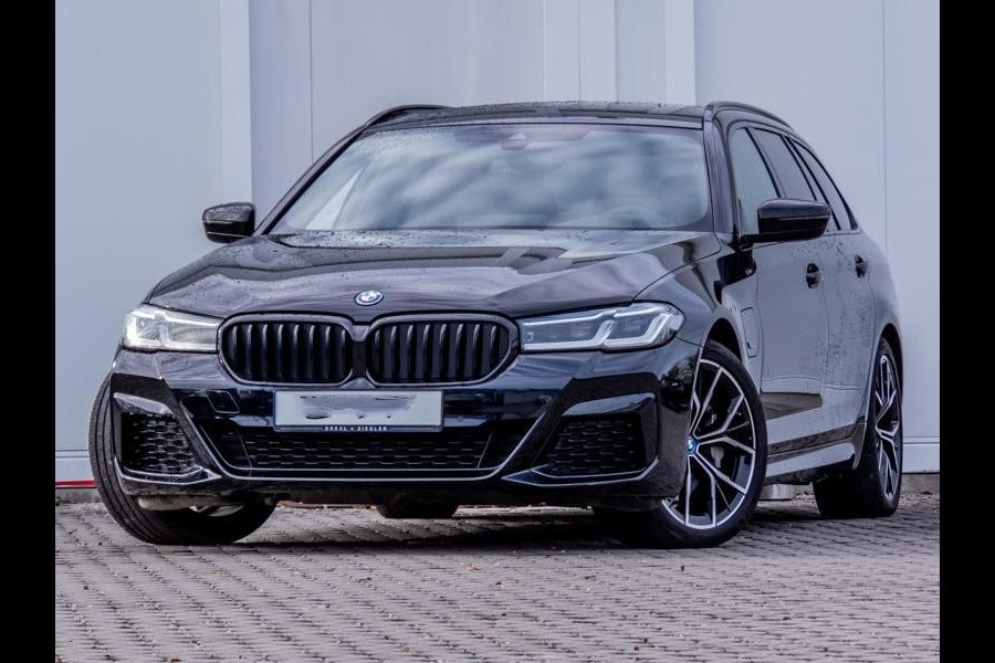 BMW 5 Serie Touring 530e xDrive M-SPORT ** LASER, LEDER, PANORAMA, TREKH, HuD, HiFi, 19-inch LMV ** € 38.700,= onder NP - Ex-BMW AG ** ** INFORMEER OOK NAAR ONZE AANTREKKELIJKE FINANCIAL-LEASE TARIEVEN **